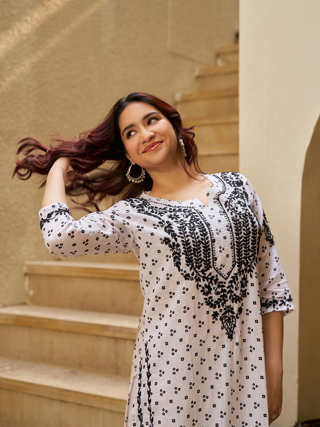 Rumah Wanita Chikankari Kurta Bersulam Mulmul Chikankari Putih