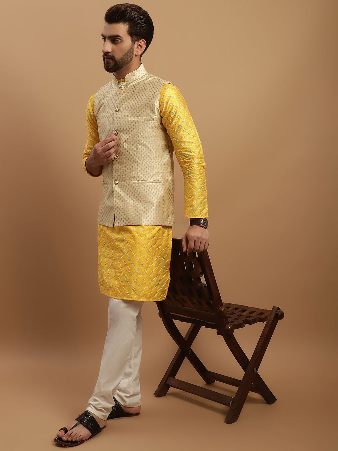 SOJANYA Kurta Biasa Sulam Geometrik Dengan Jaket Churidar & Nehru