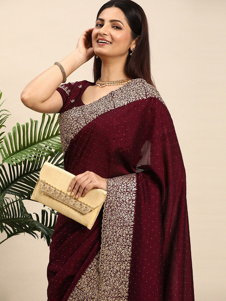 kasee Saree Pereka Sulaman Berhias