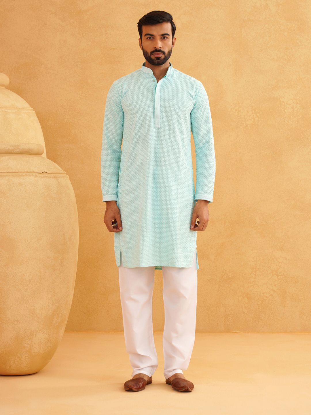 SOJANYA Benang Sulam Geometrik Berfungsi Kurta Kapas Tulen dengan Churidar