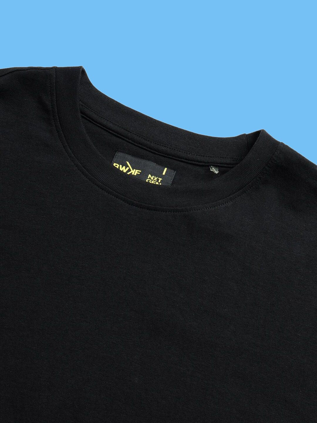 Bewakoof Men Black Solid Round Neck T-shirt
