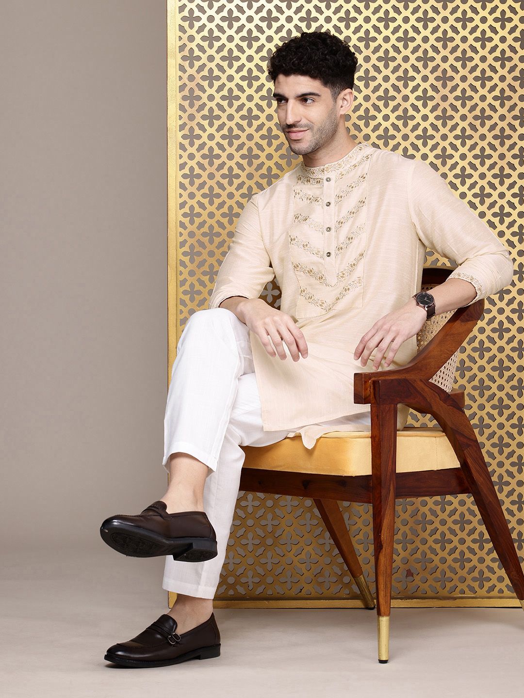 House of Pataudi Men Jashn Ethnic Motifs Yoke Design Zari work Kurta With Trousers