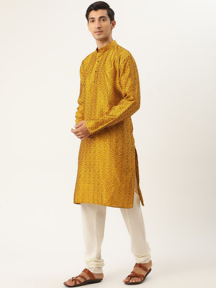 SOJANYA Lelaki Mustard Yellow Self Design Kurta Sutera Jacquard dengan Jaket Churidar & Nehru