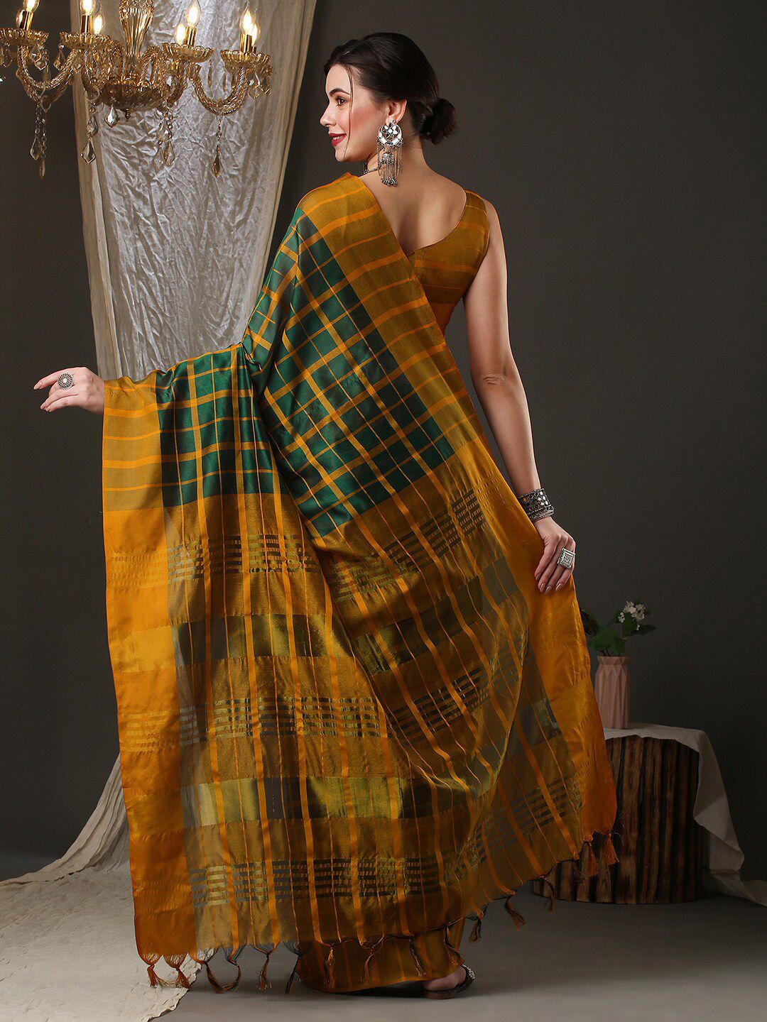 Saree mall Checks Silk Blend Saree