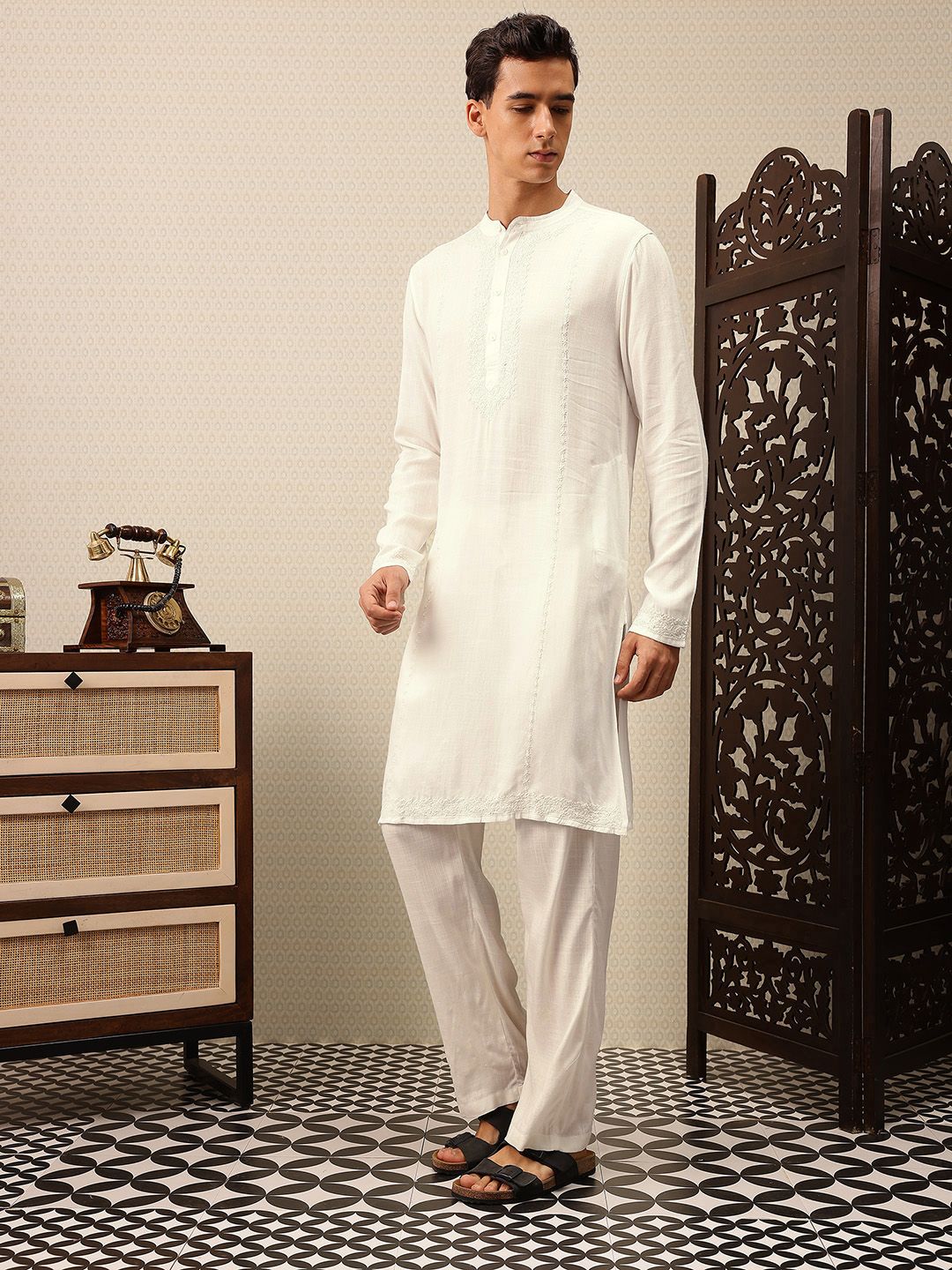 House of Pataudi Floral Embroidered Jashn Kurta with Trousers