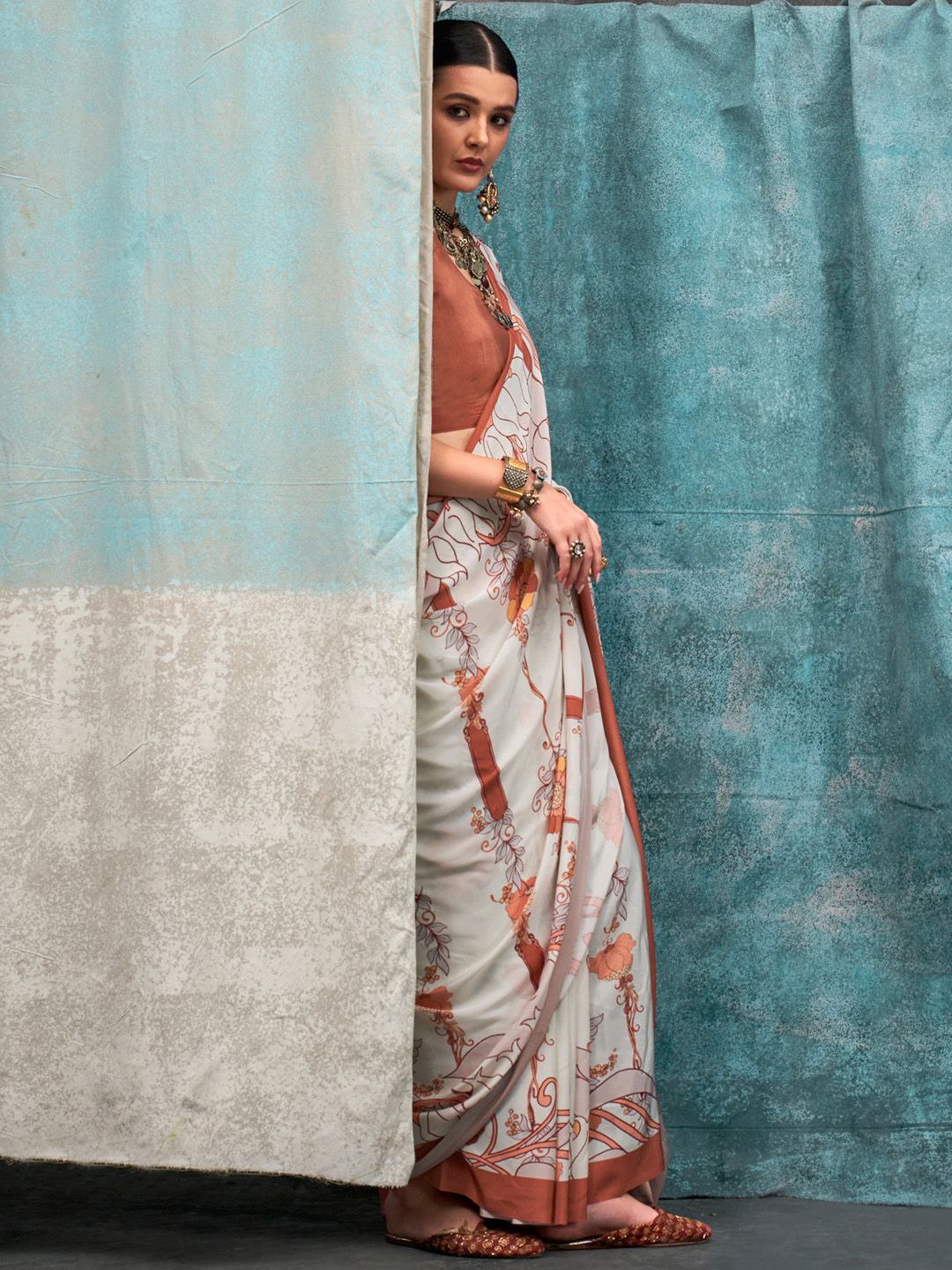Saree mall Printed Poly Crepe Bagru Sarees