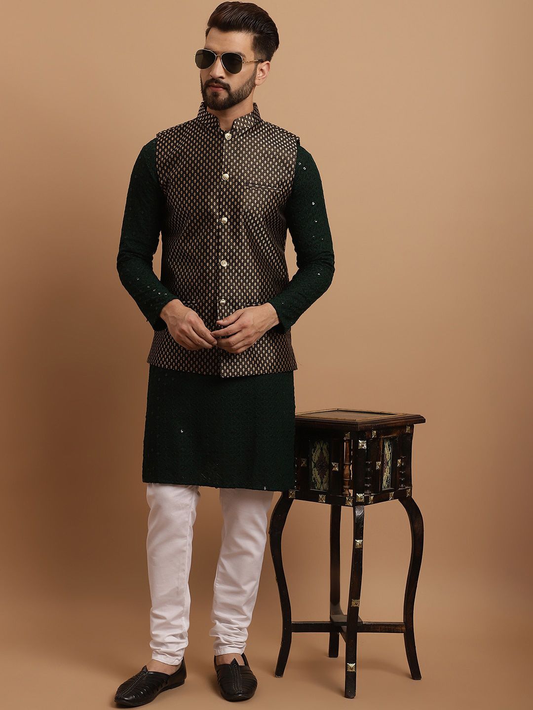 SOJANYA Etnik Sulam Labuci Kapas Tulen Kurta & Churidar Dengan Jaket Nehru