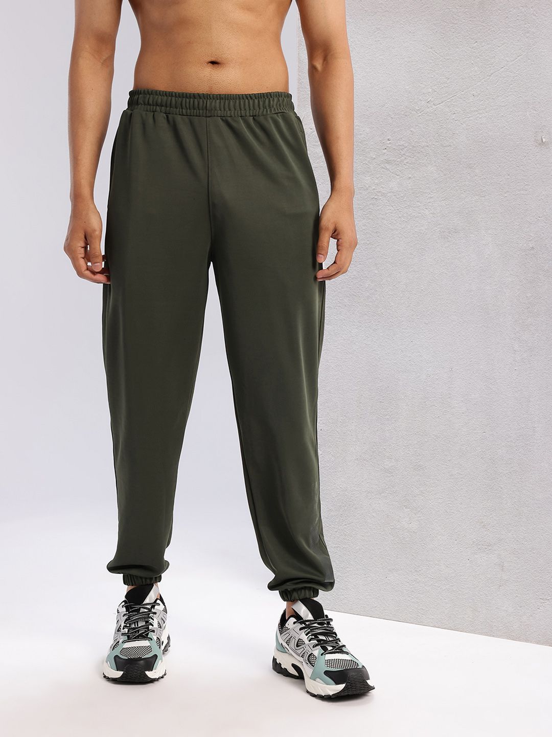 HRX by Hrithik Roshan Men Mid-Rise Rapid-Dry Training Joggers
