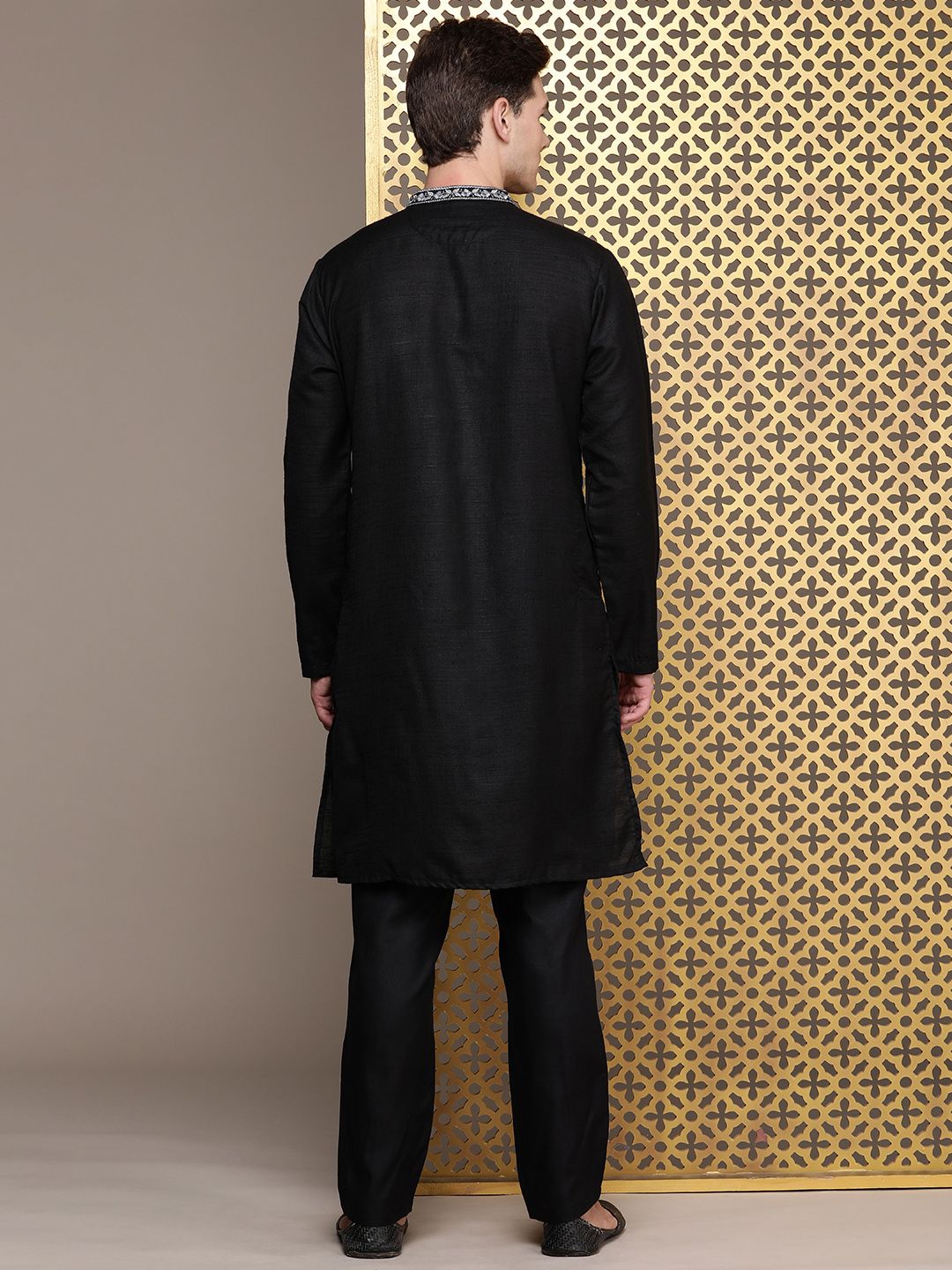 House of Pataudi Men Jashn Floral Embroidered Thread Work Kurta With Trousers