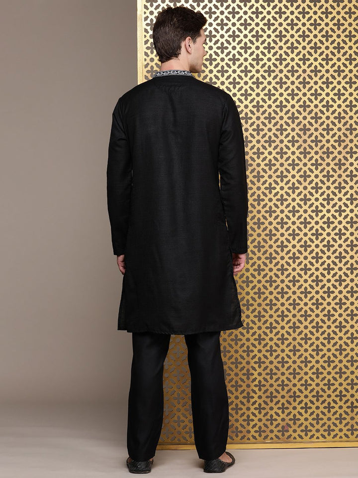 House of Pataudi Men Jashn Floral Embroidered Thread Work Kurta With Trousers