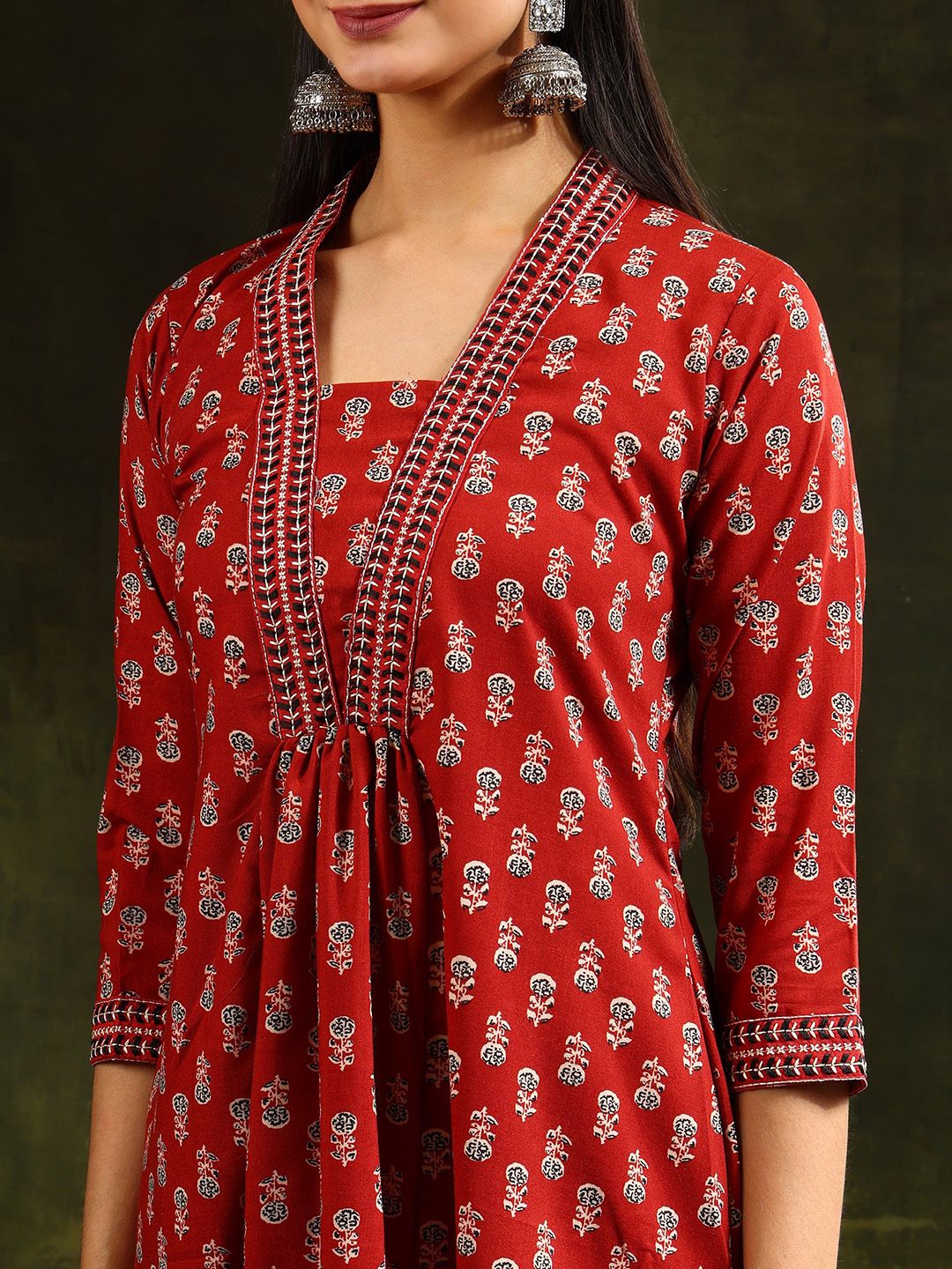 Kalini Floral Printed V-Neck A-line kurta dengan seluar dan dupatta
