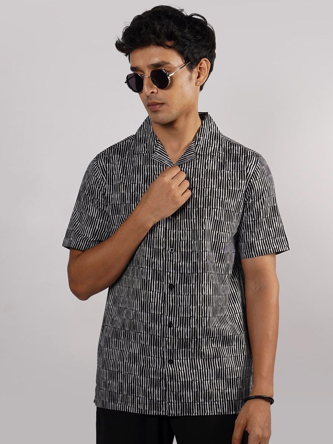 Eszett Abstract Printed Spread Collar Short Sleeves Casual Cotton Shirt