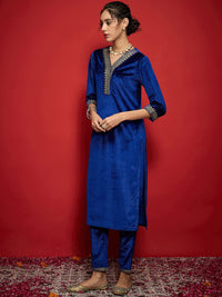 Shae by SASSAFRAS Women Embroidered Grandeur & Majestic Artwork Velvet Kurta