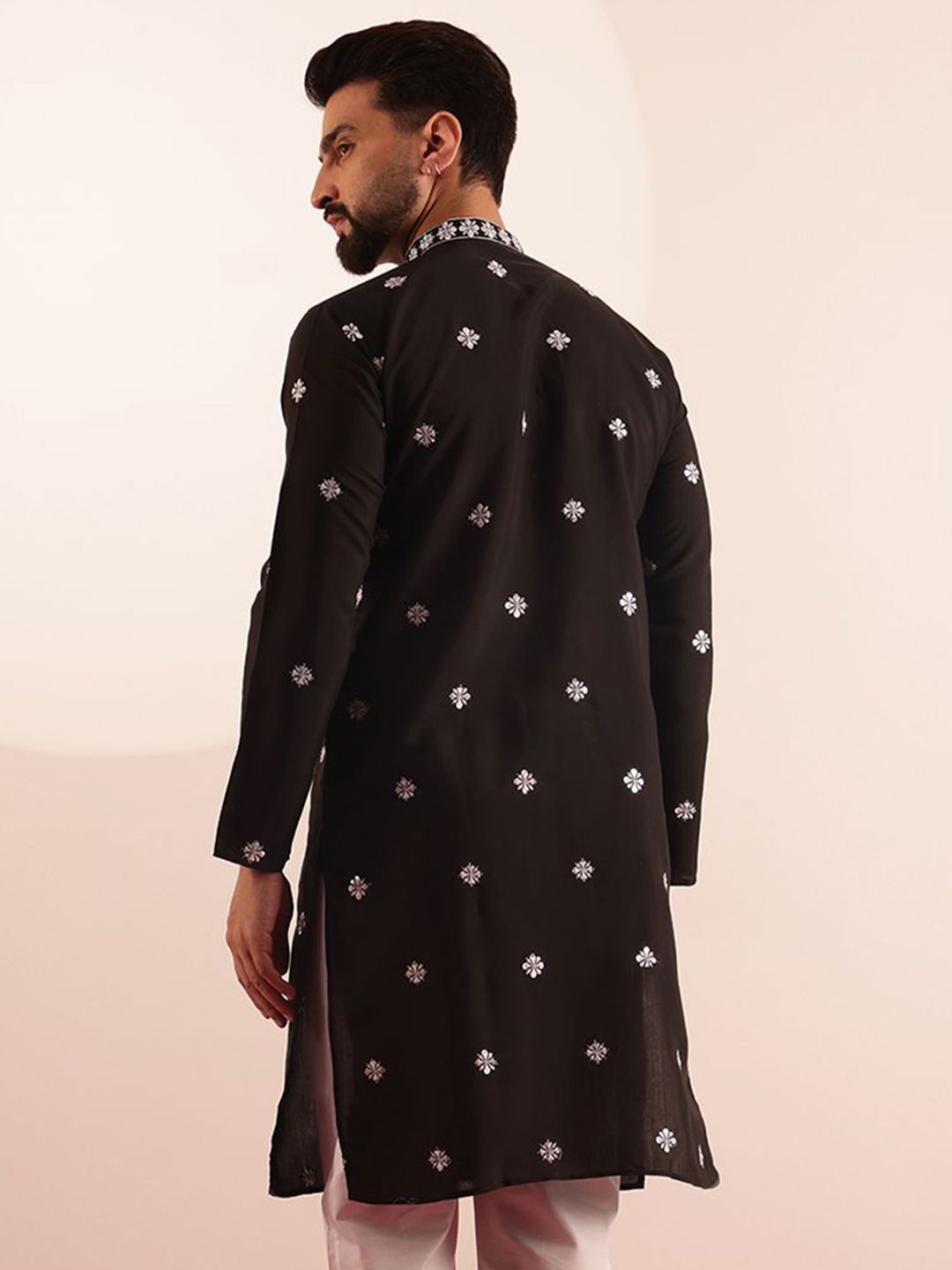 SOJANYA Men Embroidered Mirror Work Kurta