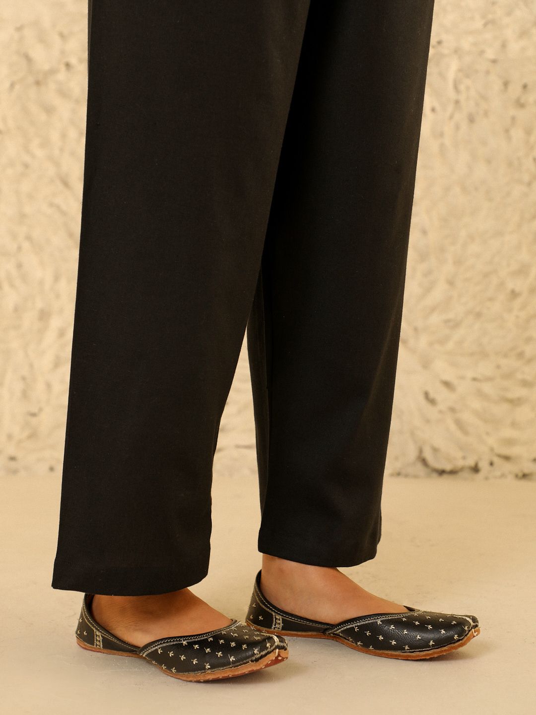 House of Chikankari Women Black Cotton Solid Pant