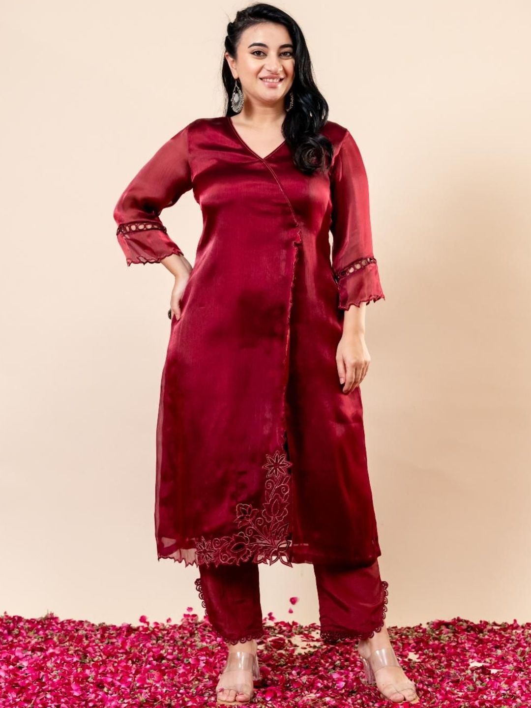 Mamicha Self-Designed V-Neck Kurta Set