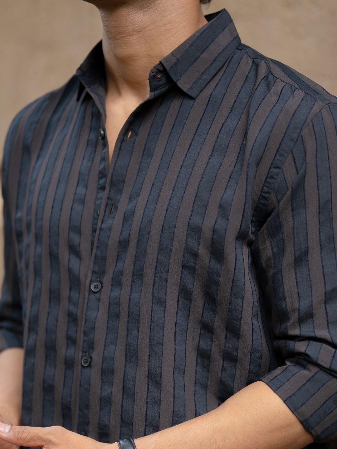 Powerlook Men Vertical Striped Spread Collar Casual Shirt