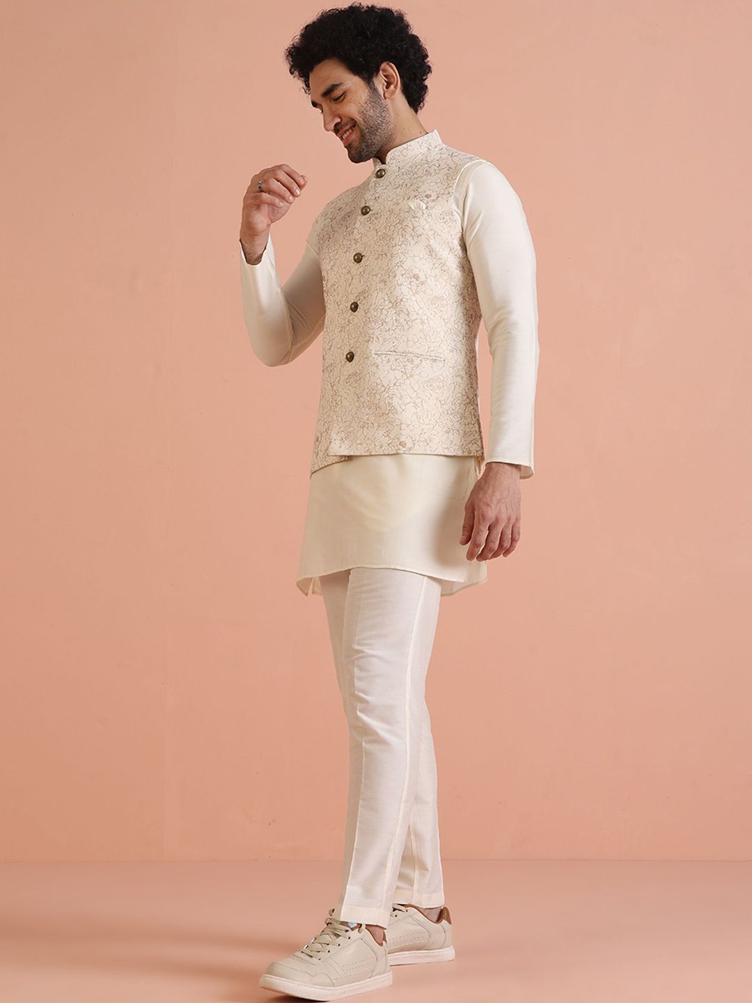 KISAH Floral Printed Mandarin Collar Straight Kurta With Trousers & Jacket