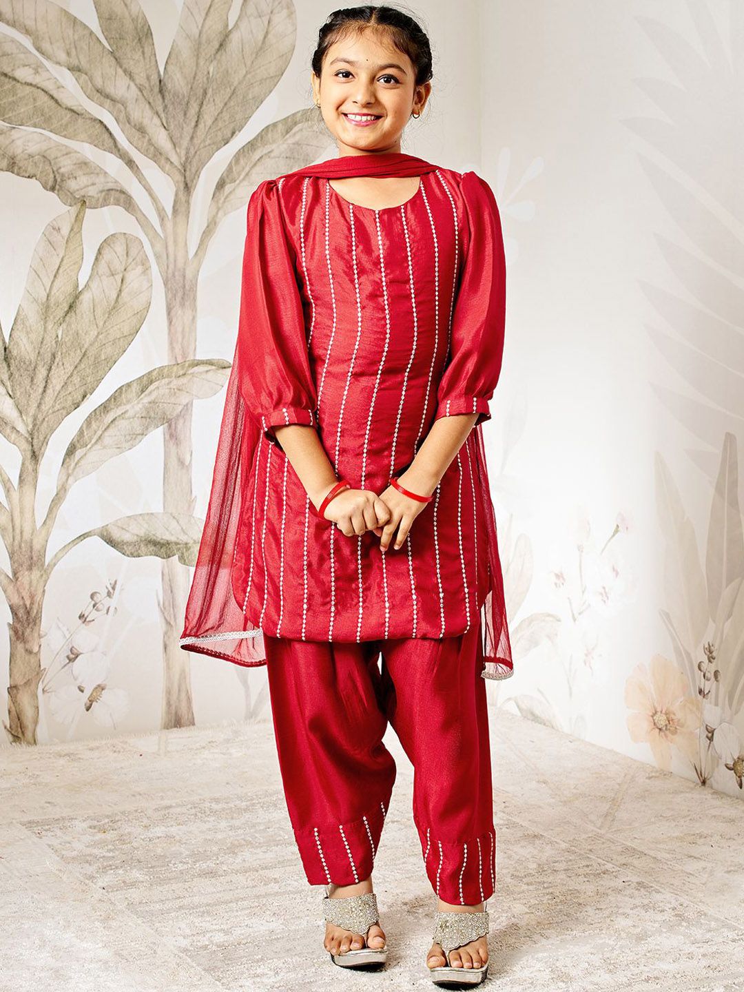 VASTRAMAY Girls Geometric Embroidered Sequinned Puff Sleeves Kurta With Patiala & Dupatta