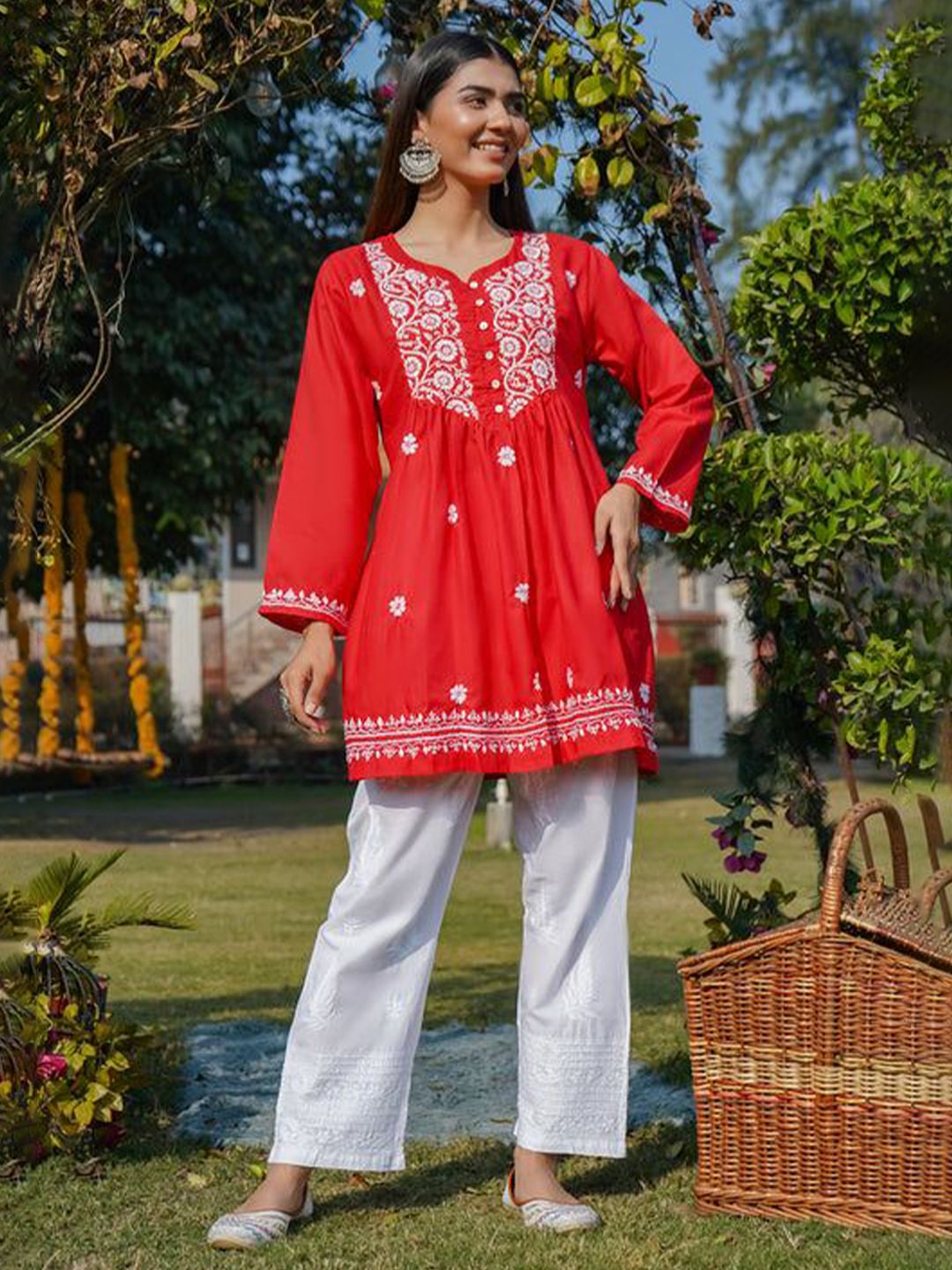 HOUSE OF KARI Floral Embroidered Sweetheart Neck Chikankari Pure Cotton Short Kurta