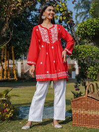 HOUSE OF KARI Floral Embroidered Sweetheart Neck Chikankari Pure Cotton Short Kurta
