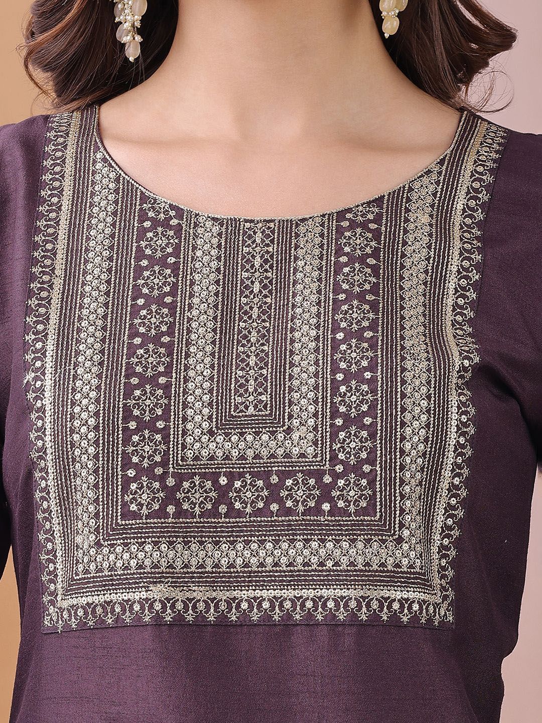 Reka Bentuk Kalini Yoke Sequinned Lurus Kurta dengan Seluar dan Dupatta