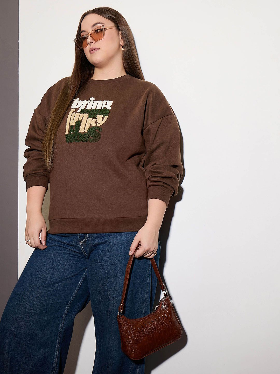 SASSAFRAS Curve Women Plus Size Embroidered Round Neck Long Sleeves Sweatshirt