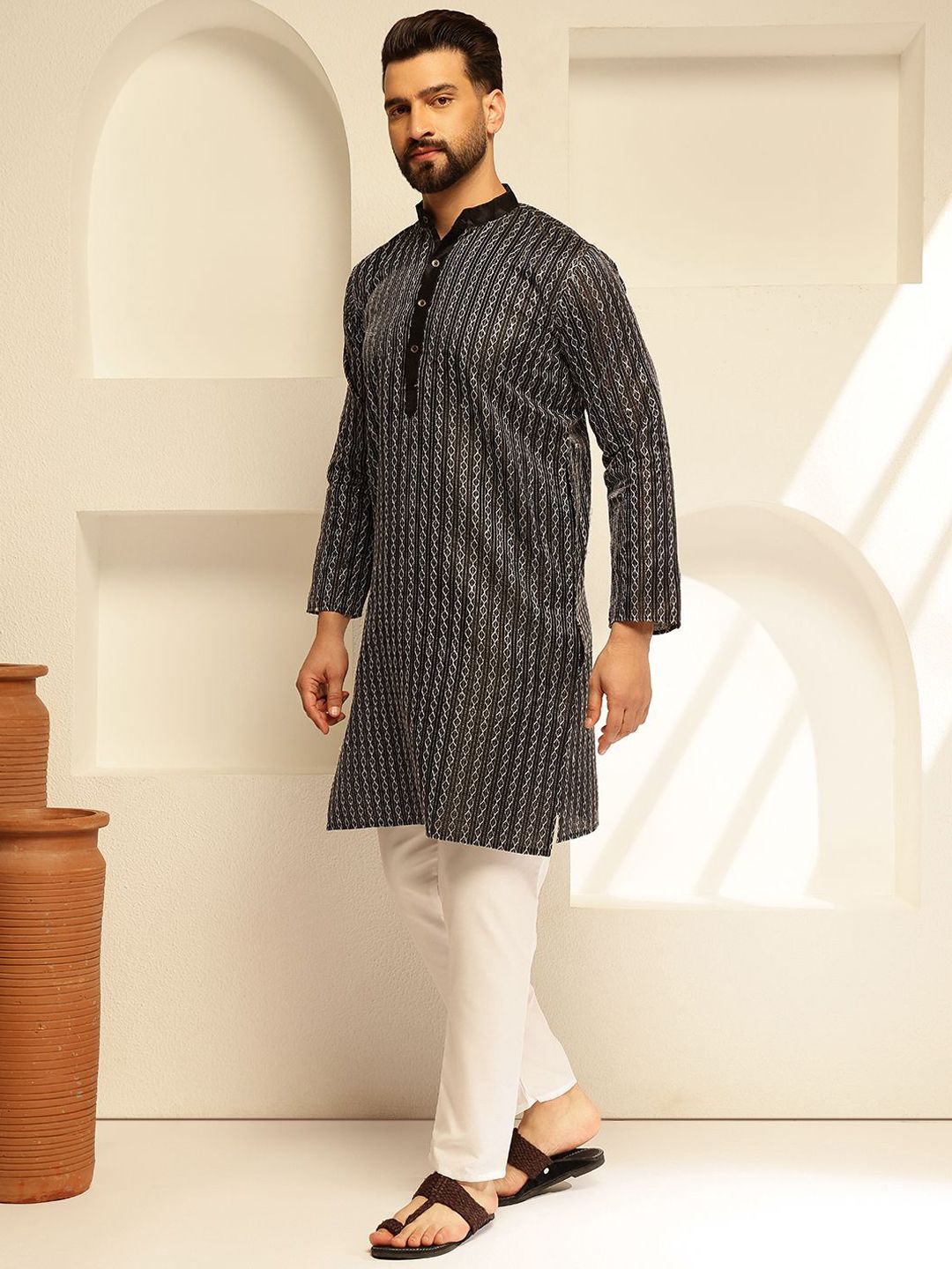 SOJANYA Geometric Embroidered Thread Work Straight Kurta