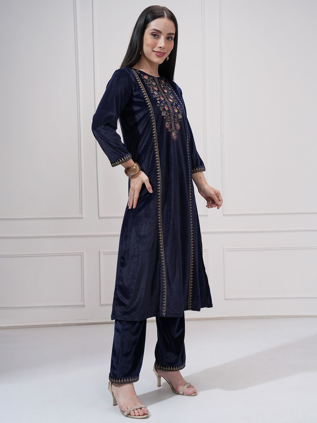 Vishudh Floral Yoke Design Round Neck Thread Work Straight Kurta With Trousers & Dupatta