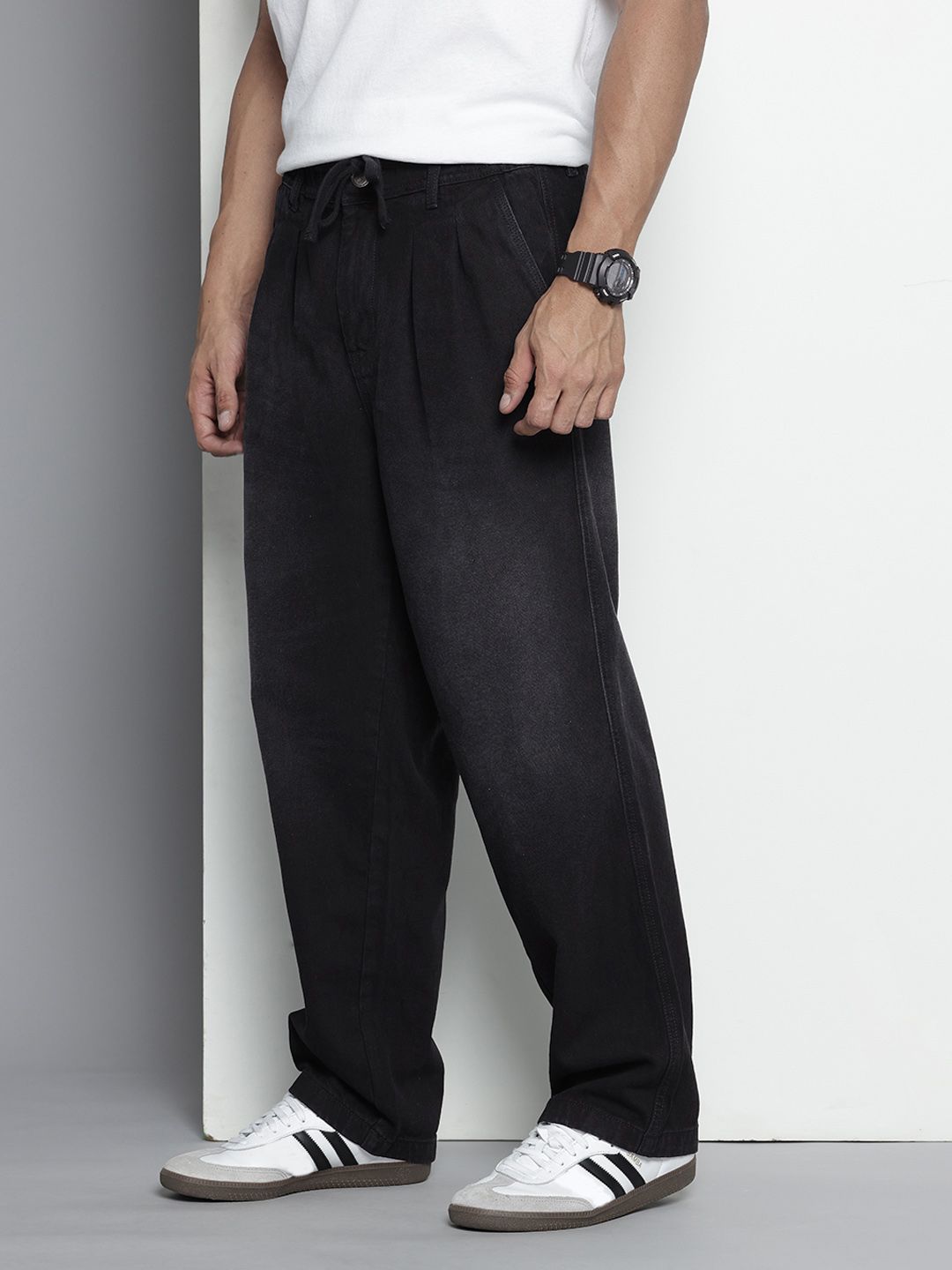 The Indian Garage Co Men Pleated Relaxed Fit Pure Cotton Jeans