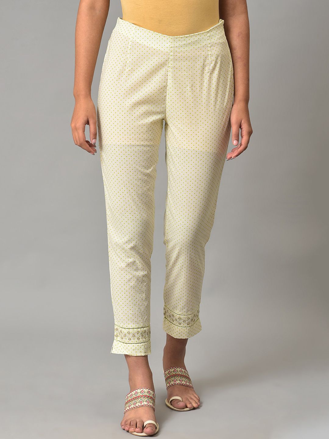 W Women White & Green Geometric Printed Mid Rise Pure Cotton Cropped Trousers