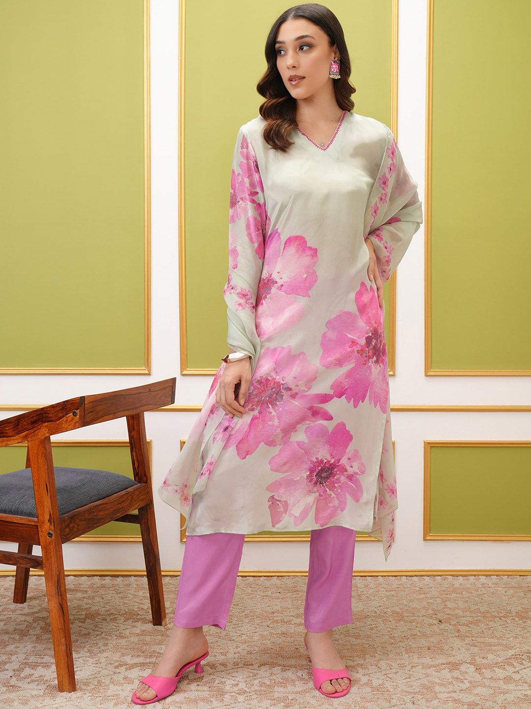 Vishudh V Neck Floral Printed Regular Kurta with Trousers & With Dupatta