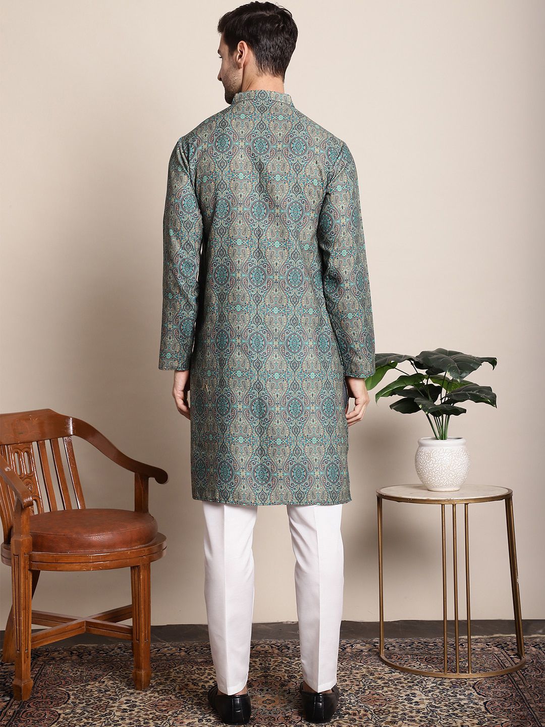 Anouk Green & White Paisley Printed Kurta With Pyjamas
