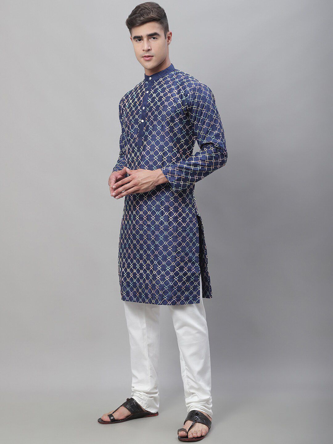 SOJANYA Geometric Embroidered Thread Work Kurta With Churidar