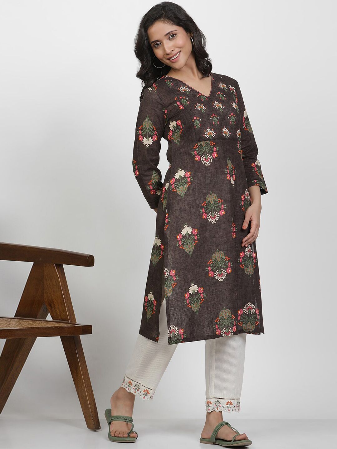 W Women Floral Printed V-Neck Kurta