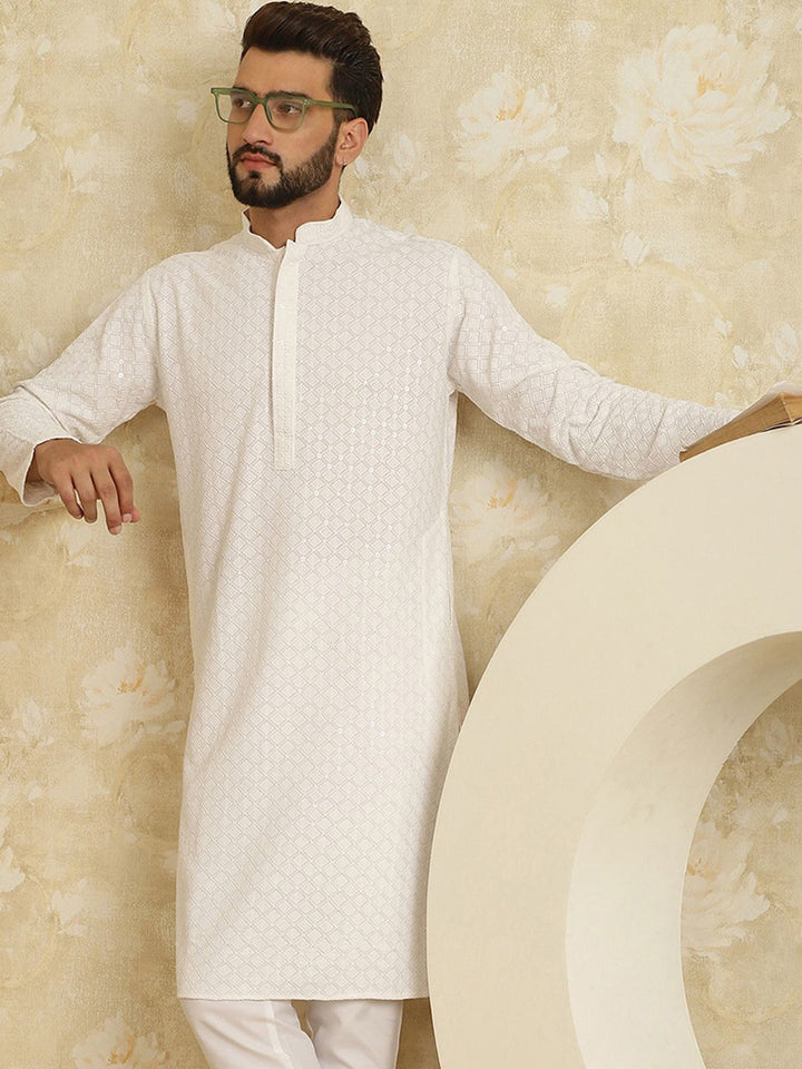 SOJANYA Geometric Embroiederd Cotton Straight Kurta
