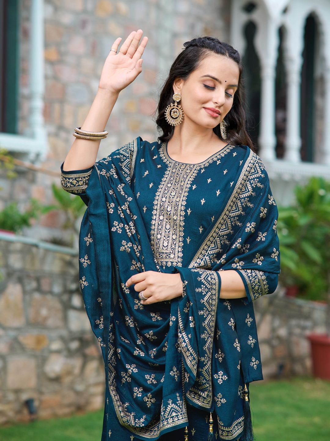Motif etnik kalini bersulam kurta lurus dengan seluar & dupatta