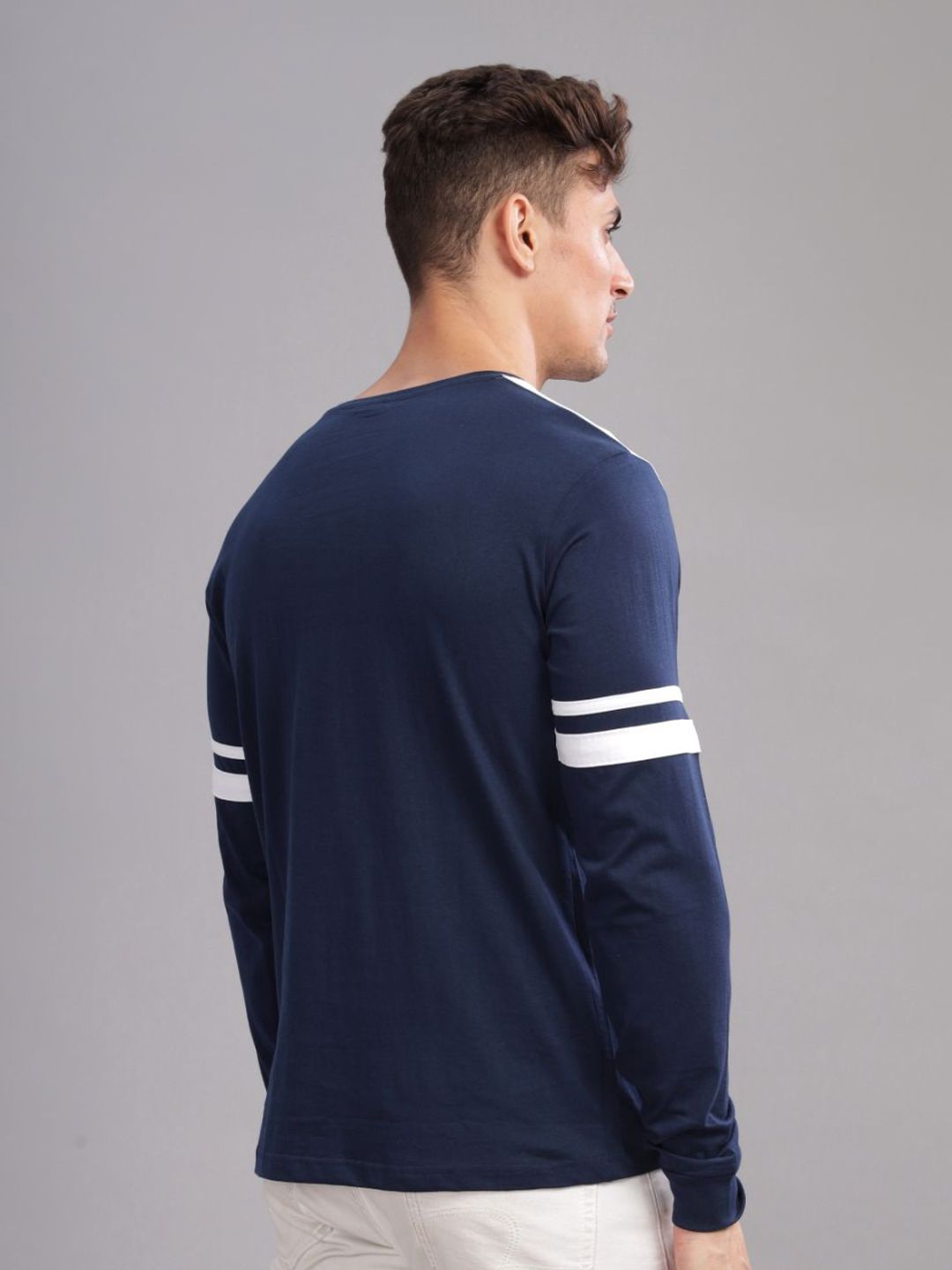 ADRO Men Colourblocked Round Neck T-shirt