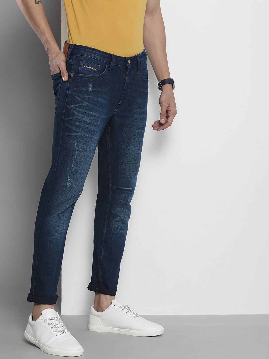 The Indian Garage Co Men Carrot Fit Low Distress Light Fade Stretchable Jeans
