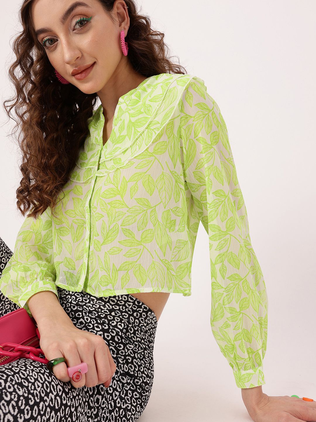 DressBerry Cute Feminine Tropical Printed Ruffled Crop Shirt