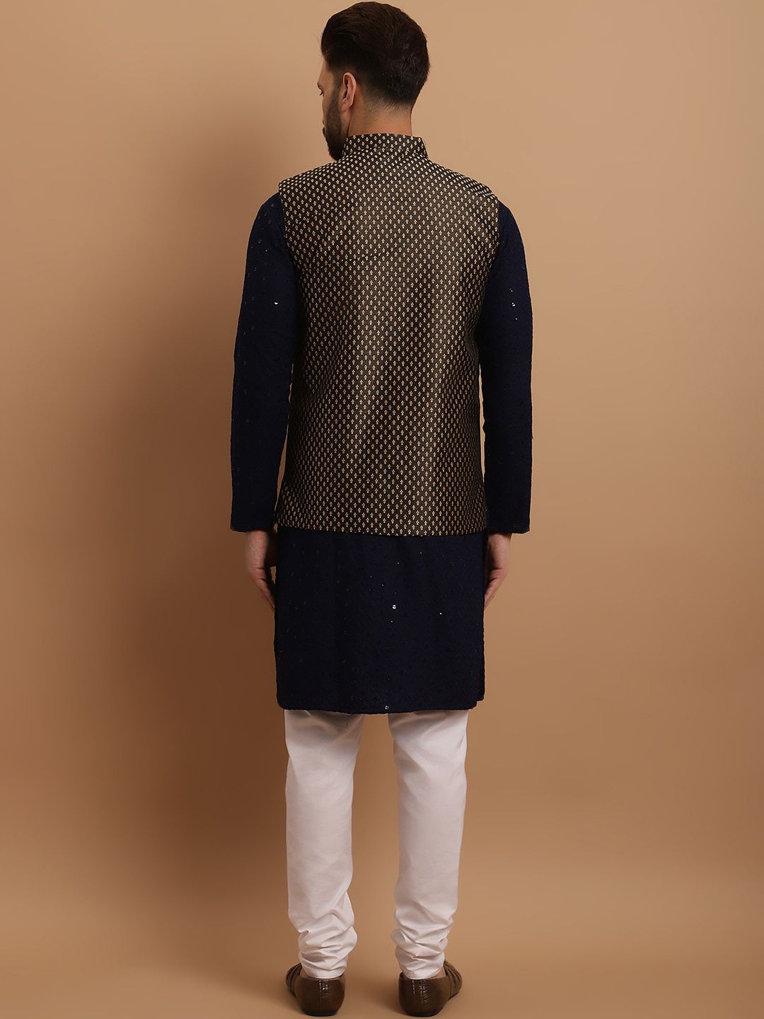 SOJANYA Etnik Sulam Labuci Kapas Tulen Kurta & Churidar Dengan Jaket Nehru