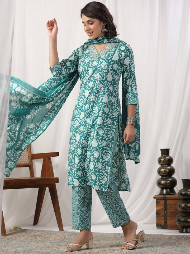 Varanga Women Floral Printed Regular Kurta with Trousers & With Dupatta
