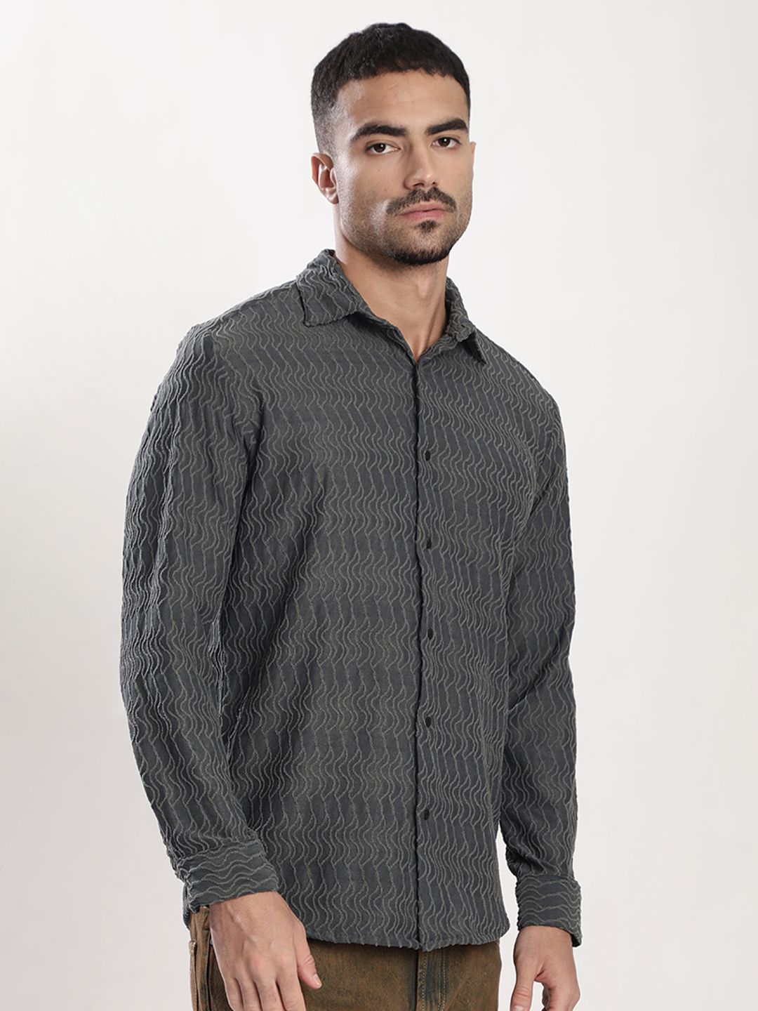 Bene Kleed Men Slim Fit Textured Spread Collar Casual Shirt