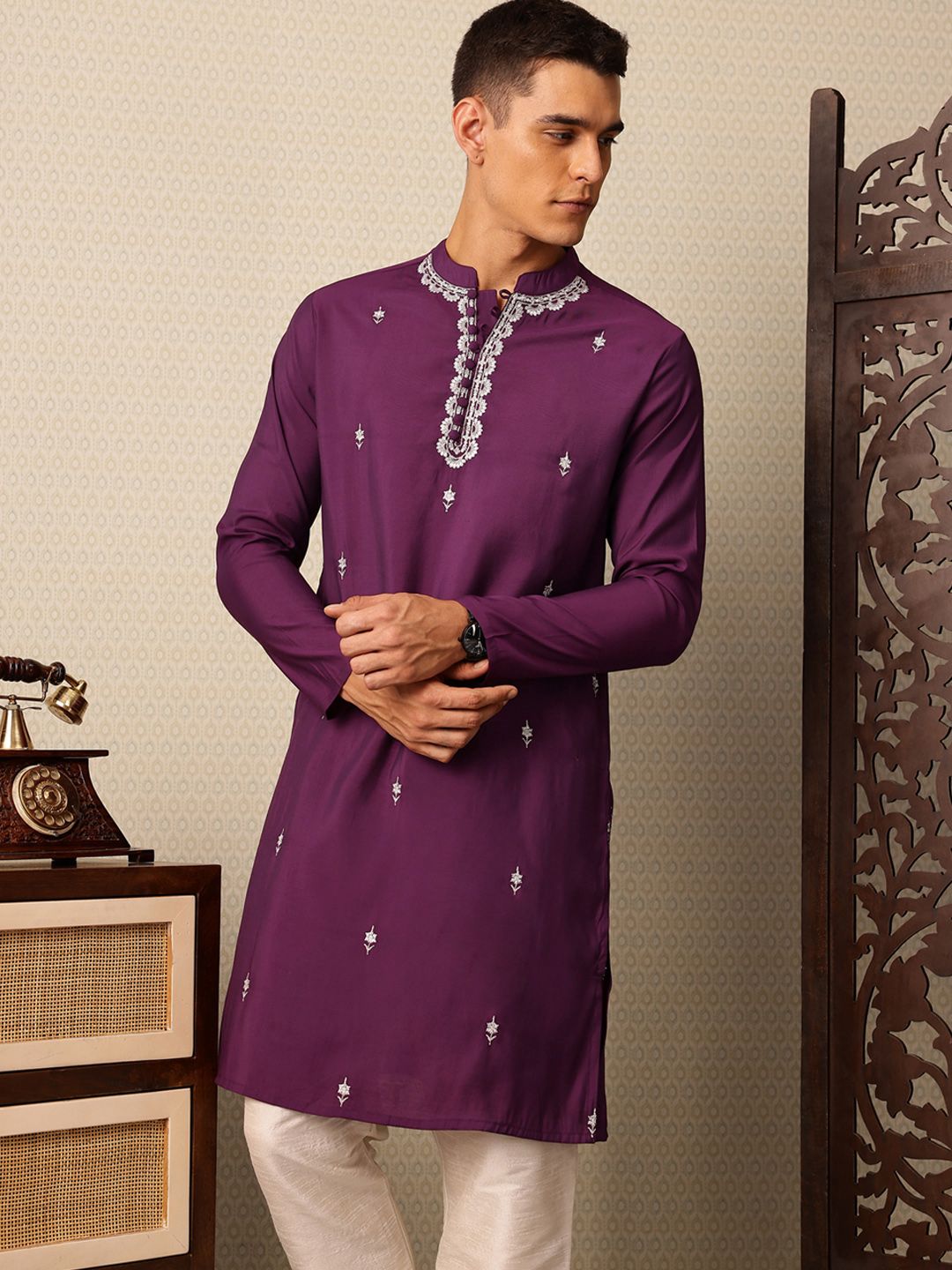 House of Pataudi Floral Embroidered Jashn Kurta