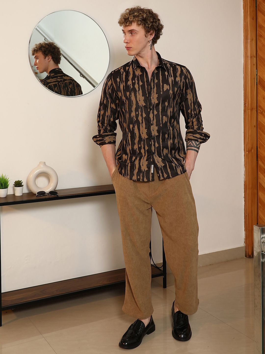 Campus Sutra Men Comfort Fit Abstract Printed Spread Collar Cotton Casual Shirt