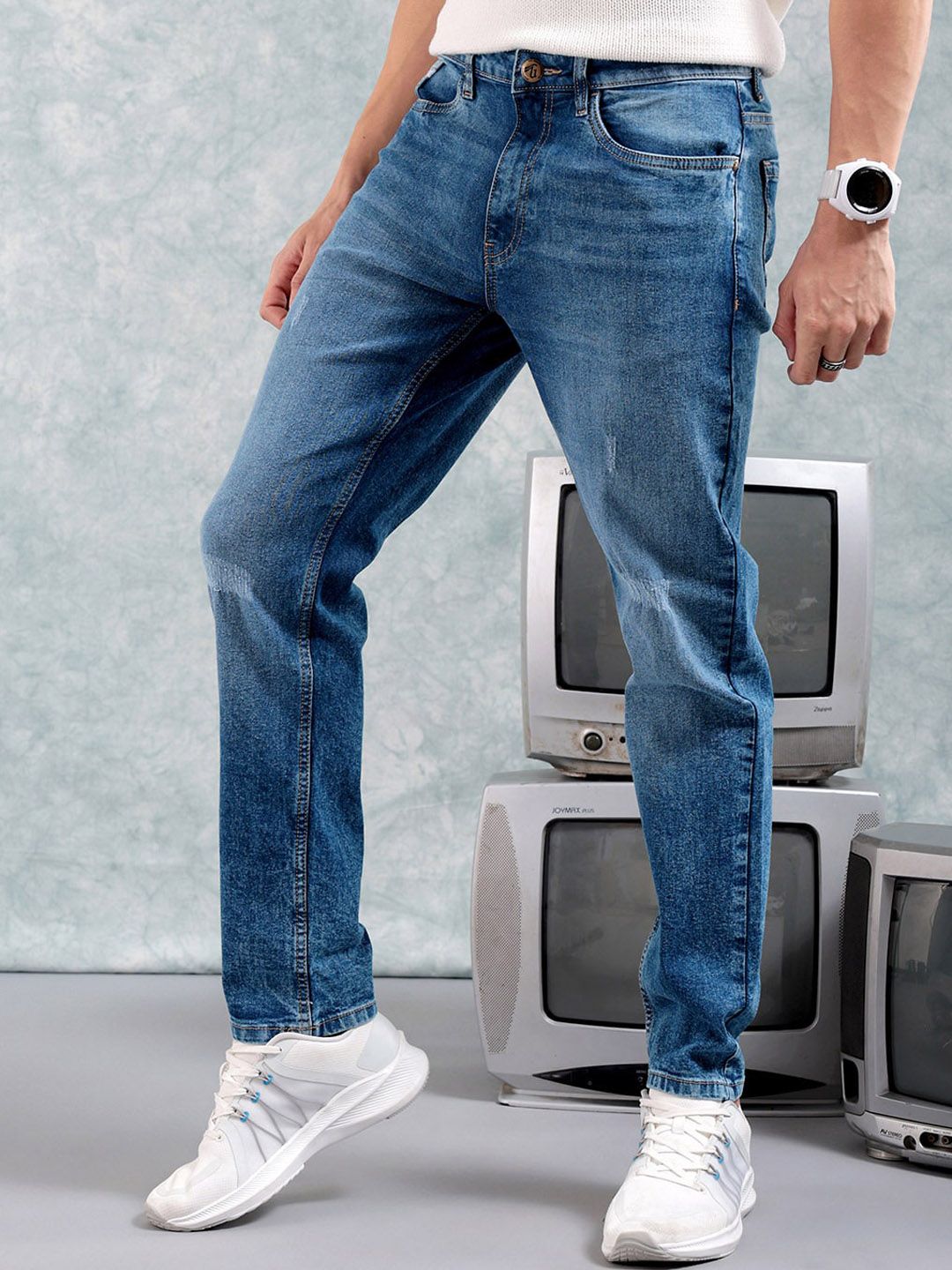 The Indian Garage Co Men Slim Fit Mildly Distressed Light Fade Jeans