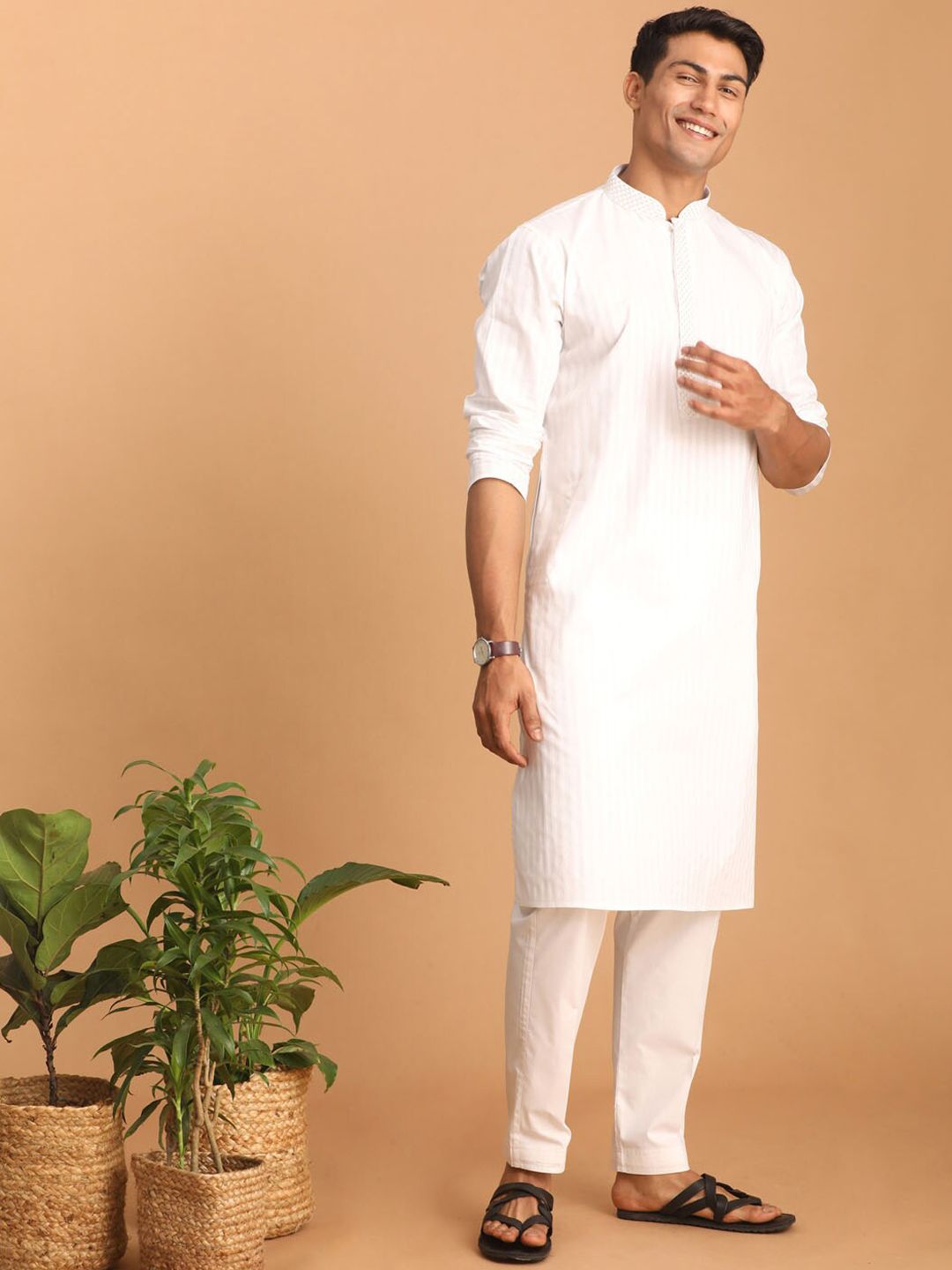 VASTRAMAY Striped Thread Work Kurta with Pyjamas
