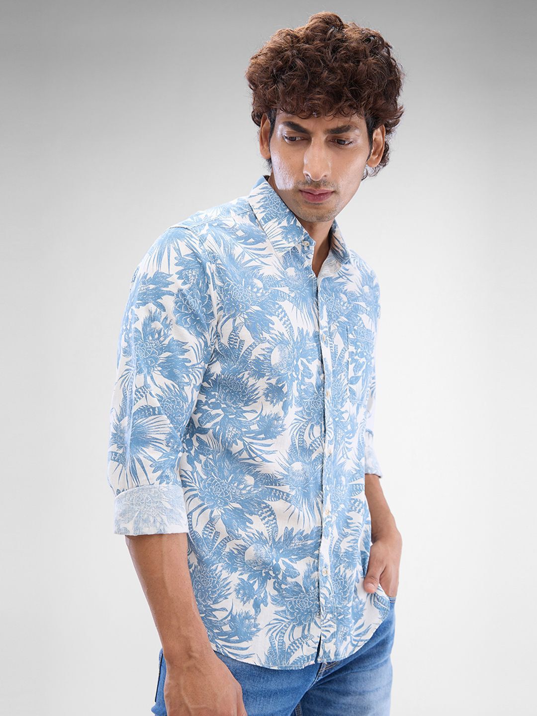 SPYKAR Men Slim Fit Floral Printed Opaque Spread Collar Casual Shirt