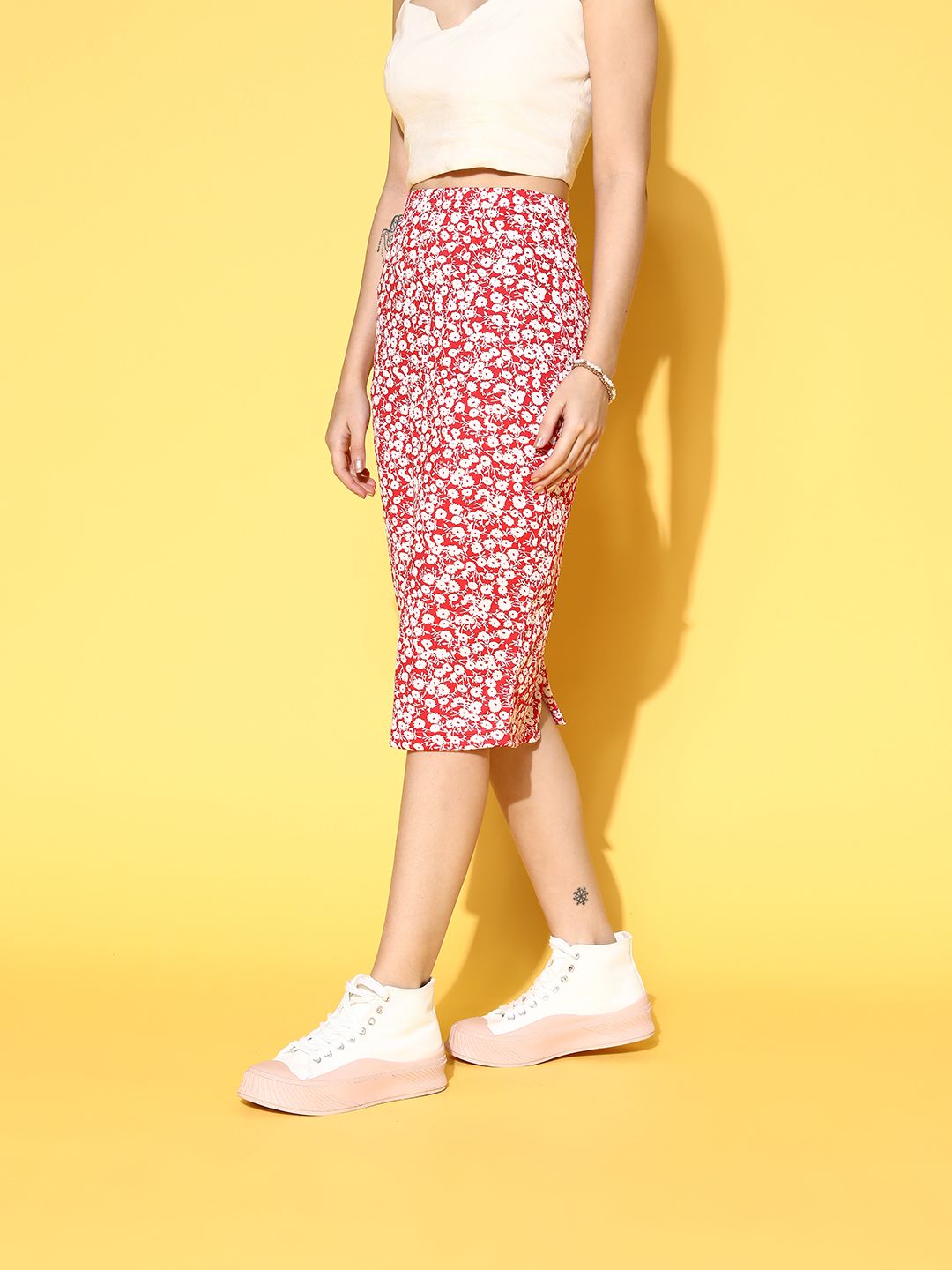 Berrylush  Stunning Red Floral Pencil Skirt