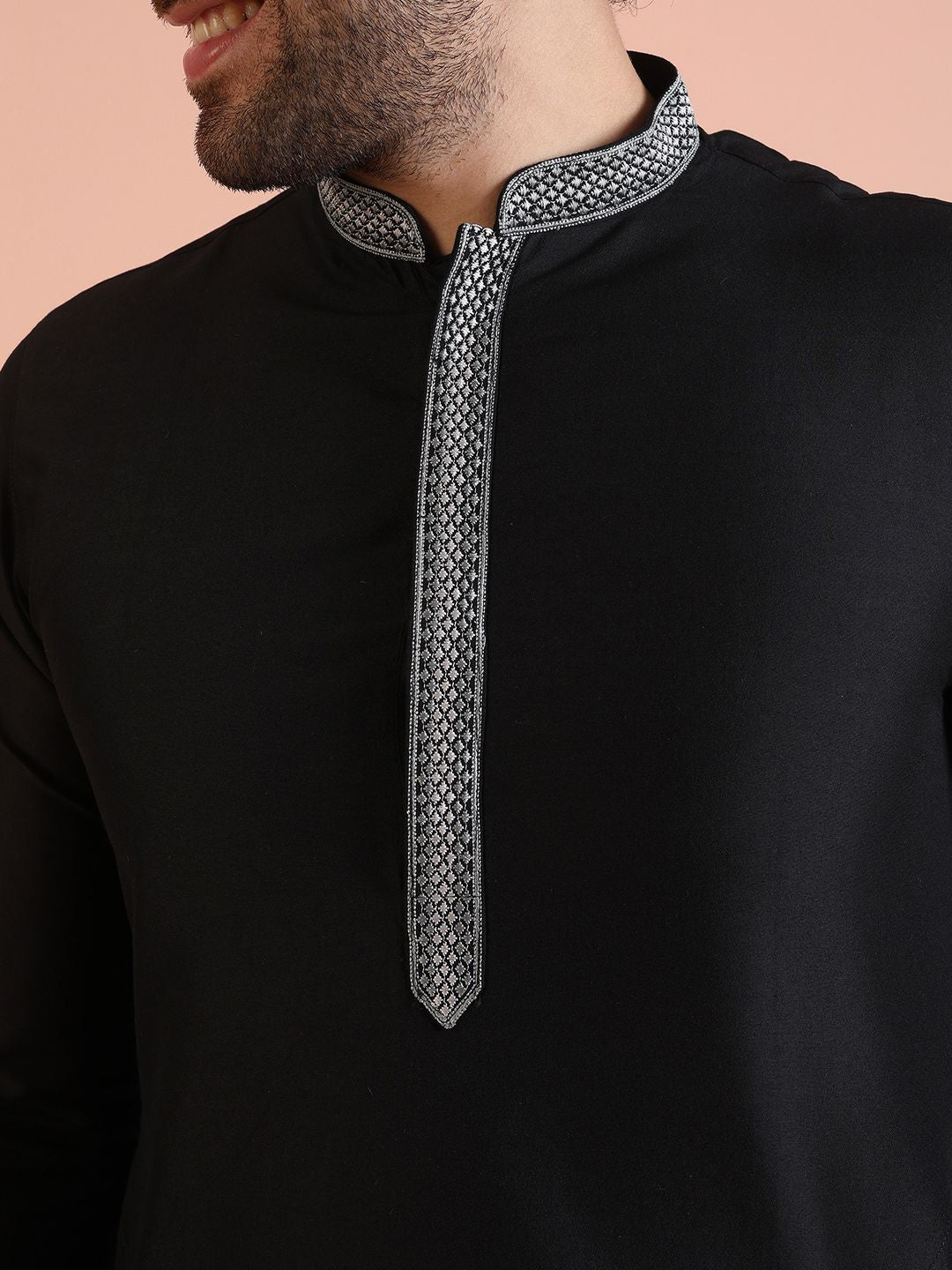 KISAH Men Solid Regular Fit Thread Work Kurta